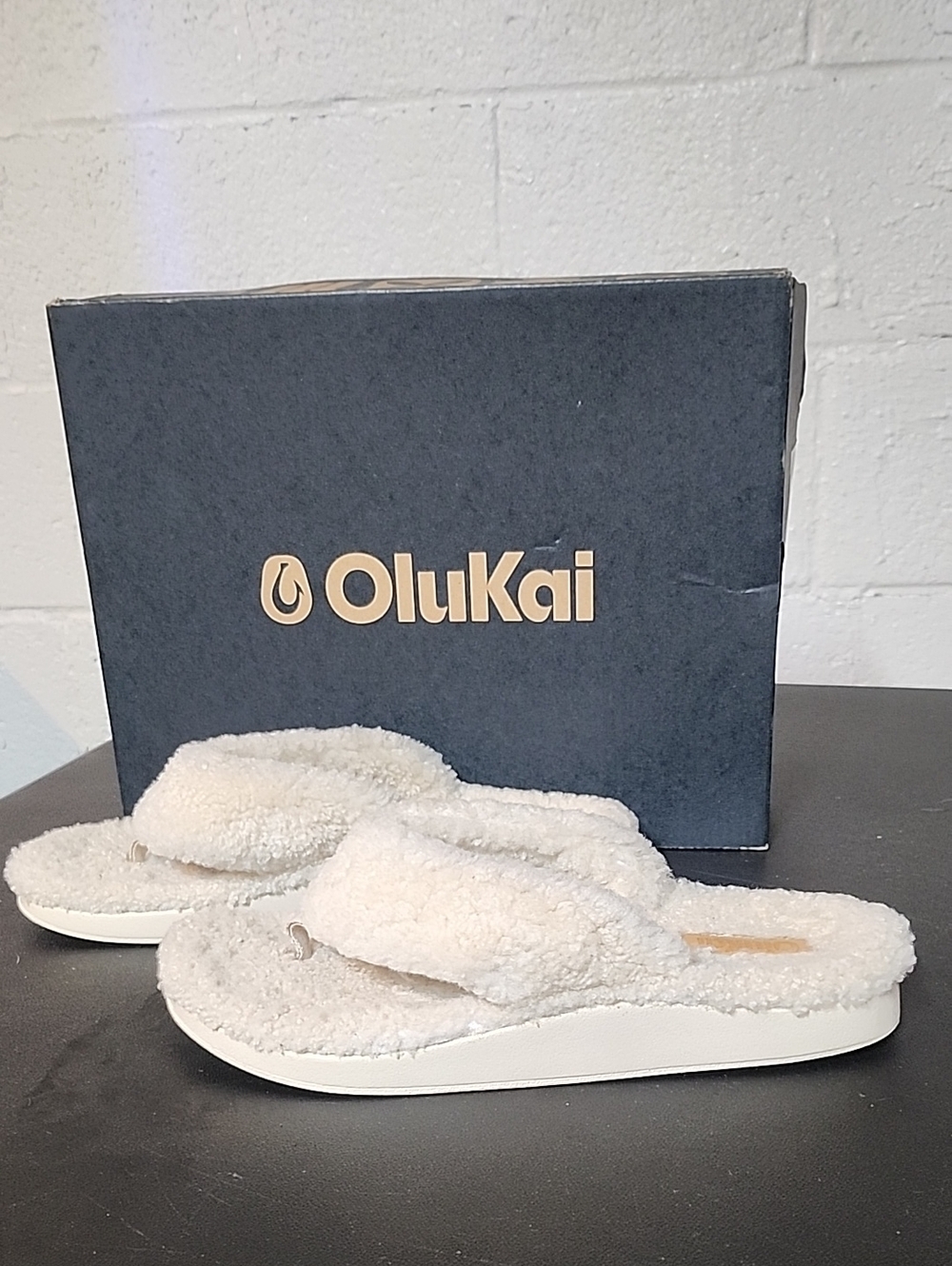 OluKai Kipea Sherpa Flip-Flop Slides in Cream - Picture 4 of 7